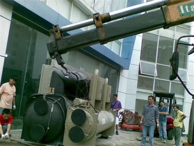 衡南县随车吊和汽车吊的核心区别是什么？哪种更省钱？