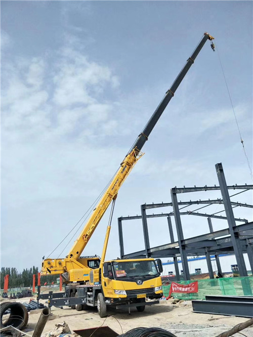 衡南县超高层建筑钢结构吊装案例